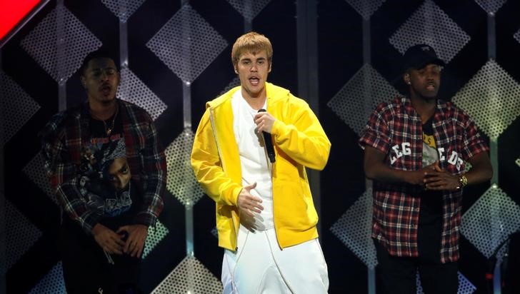 © Reuters. Justin Bieber durante show em  Los Angeles