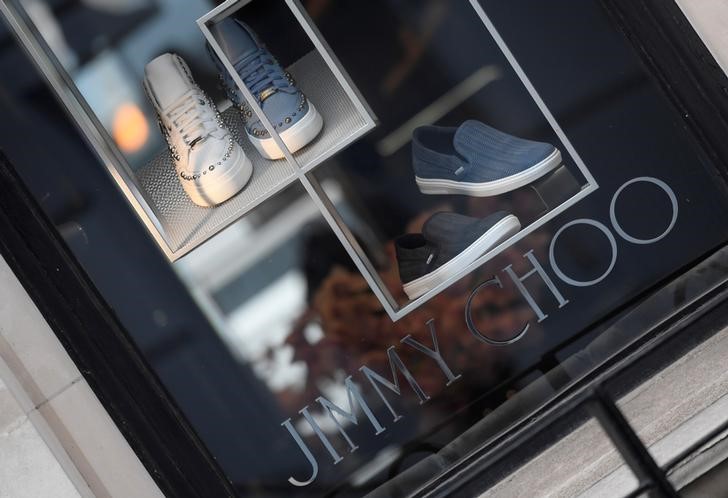 © Reuters. A window display at a branch of Jimmy Choo is seen in London, Britain