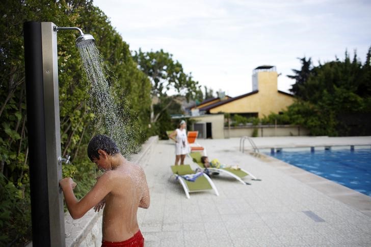 © Reuters. Según un estudio, el precio del agua en España varía en hasta un 256% entre ciudades