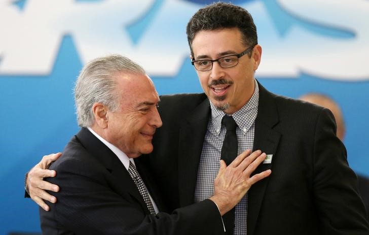 © Reuters. Presidente Michel Temer e novo ministro da Cultura, Sérgio Sá Leitão, em cerimônia no Palácio do Planalto