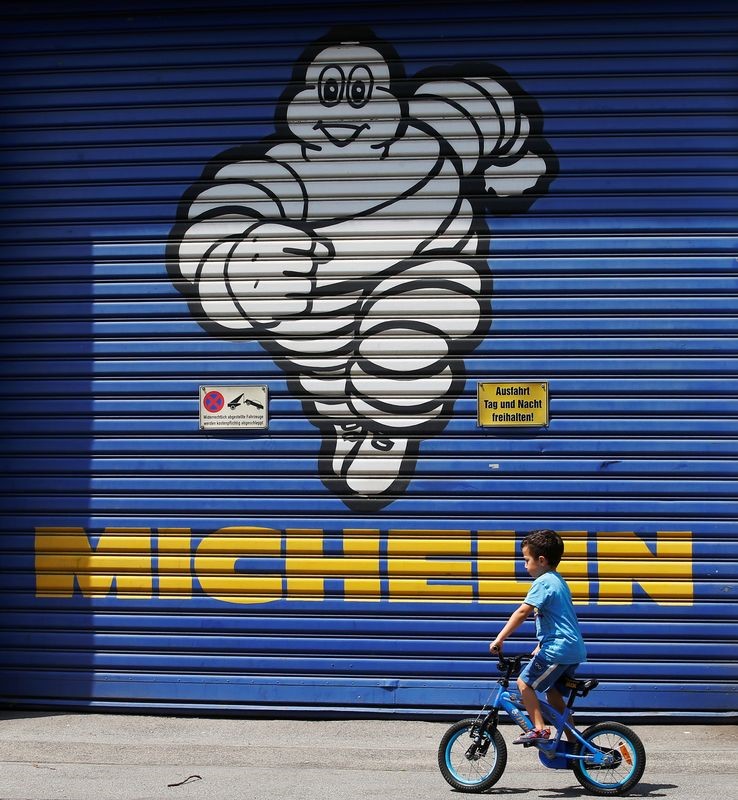 © Reuters. MICHELIN: L'OPÉRATIONNEL SE TASSE, OBJECTIFS 2017 CONFIRMÉS