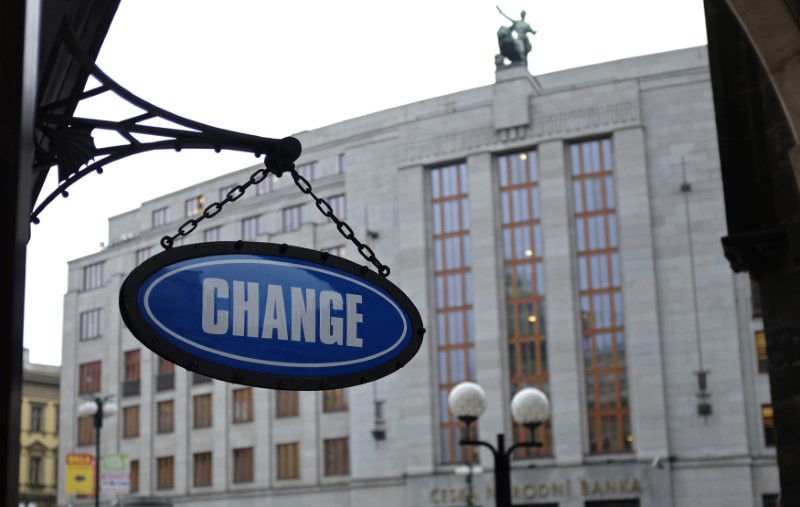 © Reuters. A sign of a currency exchange office hangs in front of the Czech National Bank in Prague