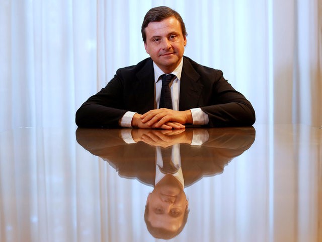 © Reuters. FILE PHOTO: Italian Industry Minister Carlo Calenda poses during an interview with Reuters in his office in Rome
