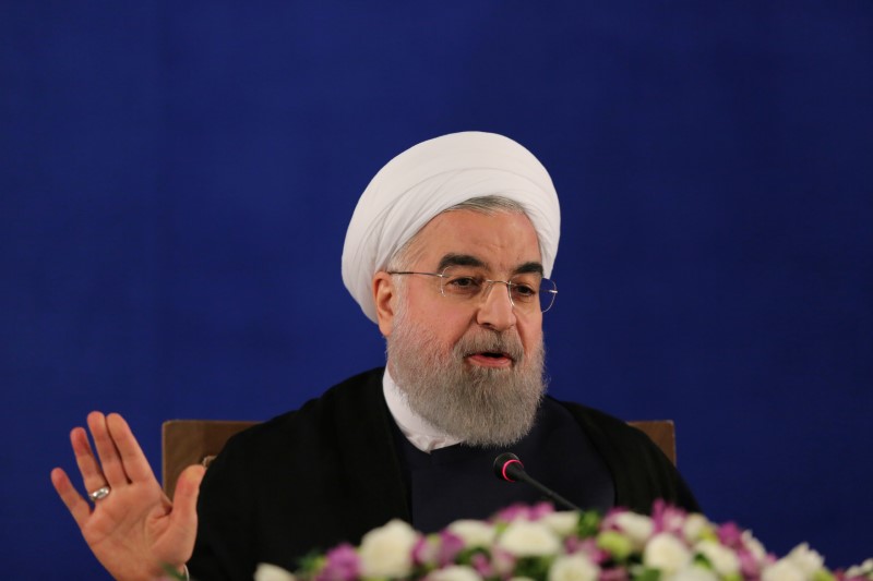 © Reuters. FILE PHOTO: Iranian president Hassan Rouhani gestures during a news conference in Tehran