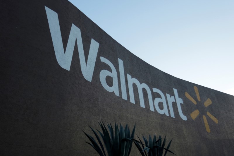 © Reuters. FILE PHOTO: General view shows a Wal-Mart store in Monterrey