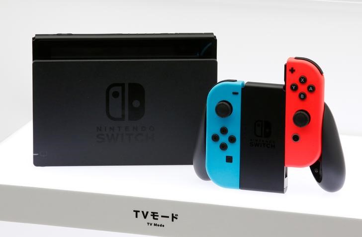 © Reuters. Nintendo Switch durante lançamento em Tóquio