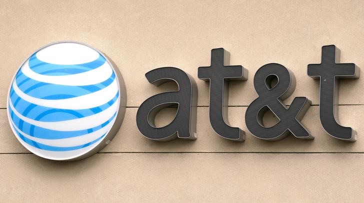 © Reuters. FILE PHOTO - The AT&T logo is seen on a store in Golden, Colorado