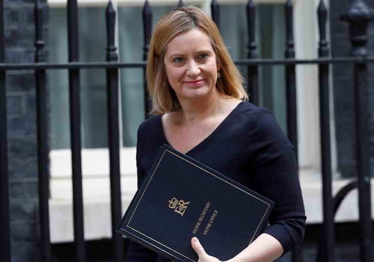 © Reuters. FILE PHOTO: Britain's Home Secretary, Amber Rudd, arrives in Downing Street for a cabinet meeting, in central London