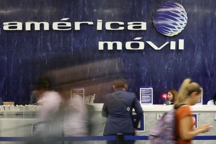 © Reuters. The logo of America Movil is pictured on the wall of a reception area in the company's corporate offices in Mexico City
