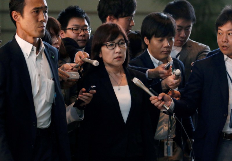 © Reuters. FILE PHOTO : Japan's Defense Minister Inada is surrounded by reporters after reports of the launch of a North Korean missile, upon her arrival at PM Abe's official residence in Tokyo