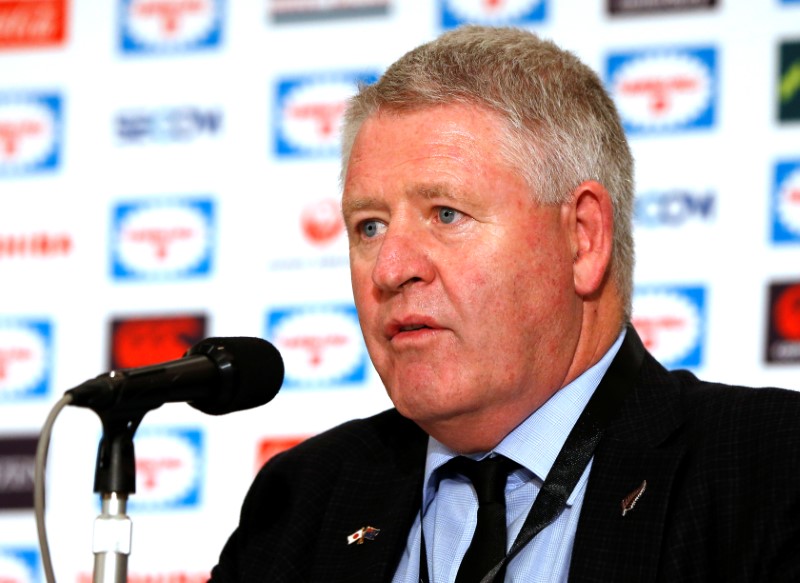 © Reuters. New Zealand Rugby Union CEO Steve Tew speaks to media during a joint news conference in Tokyo