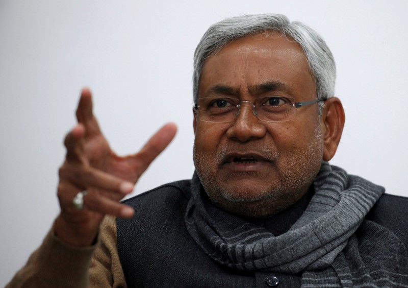 © Reuters. FILE PHOTO: Bihar's chief minister and leader of Janata Dal United party Nitish Kumar gestures during an interview with Reuters in Patna