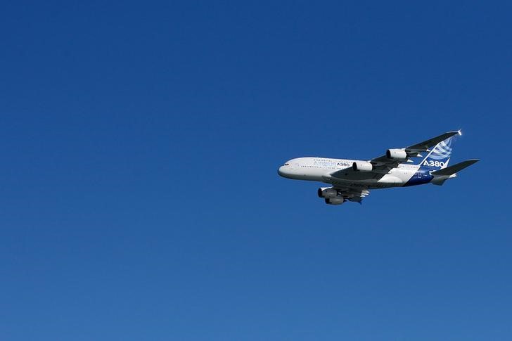 © Reuters. Лайнер Airbus A380 в Сен-Назер, Франция