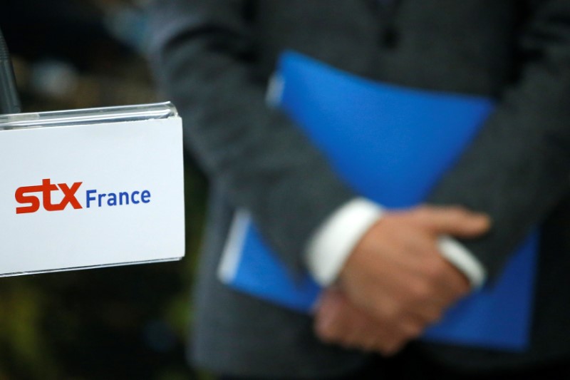 © Reuters. The logo of STX is seen during a press conference at the STX Les Chantiers de l'Atlantique shipyard site in Saint-Nazaire