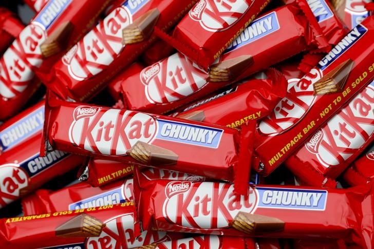 © Reuters. Шоколадные плитки Kit Kat