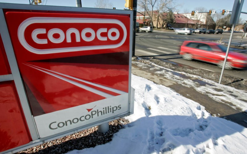 © Reuters. FILE PHOTO: A Conoco Phillips gas station in Boulder