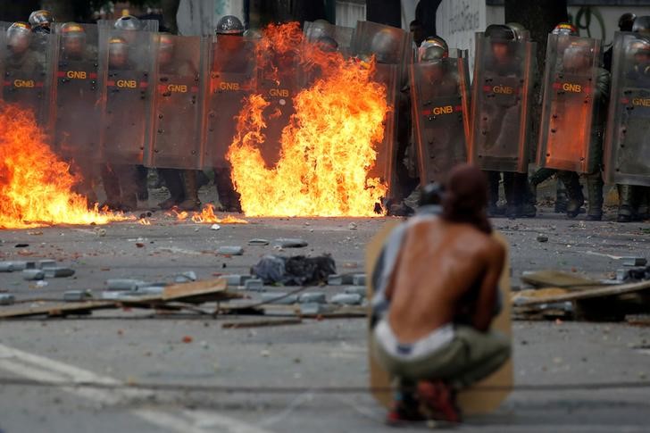 © Reuters. مقتل ثلاثة في اشتباكات بفنزويلا