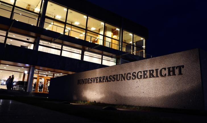 © Reuters. A general view shows the German Constitutional Court building before the verdict about the attempt by the country's 16 federal states to ban the far-right Nationaldemokratische Partei Deutschlands (NPD) in Karlsruhe