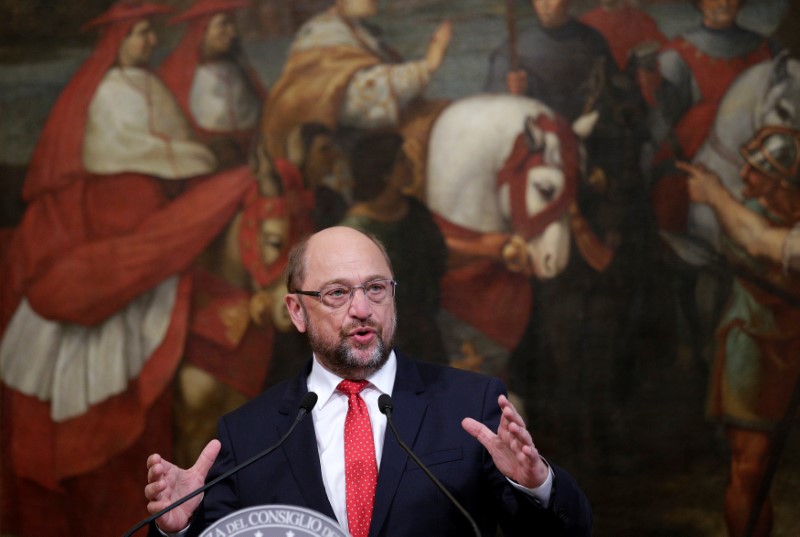 © Reuters. Germany's Social Democratic Party candidate for chancellor Schulz talks during a news conference at Chigi Palace in Rome