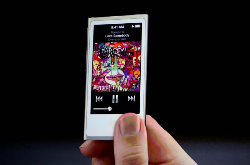 © Reuters. FILE PHOTO: The new iPod Nano is introduced during Apple Inc.'s iPhone media event in San Francisco