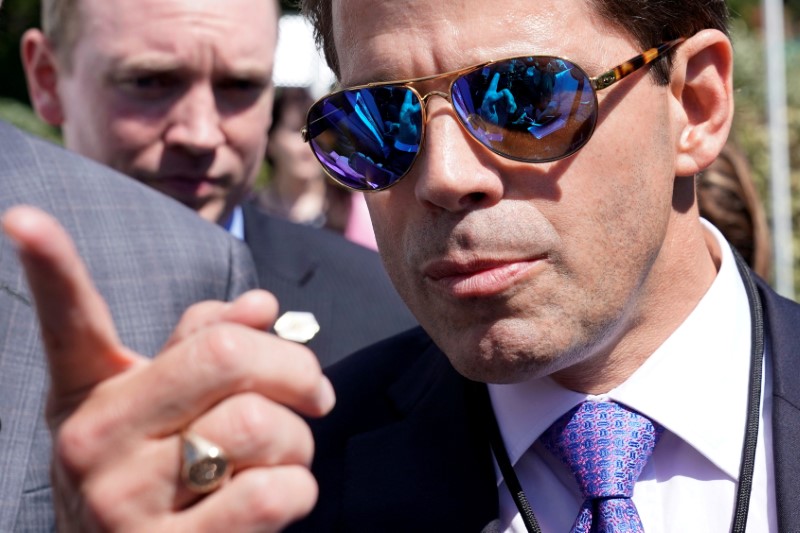 © Reuters. White House Communications Director Anthony Scaramucci talks to the media