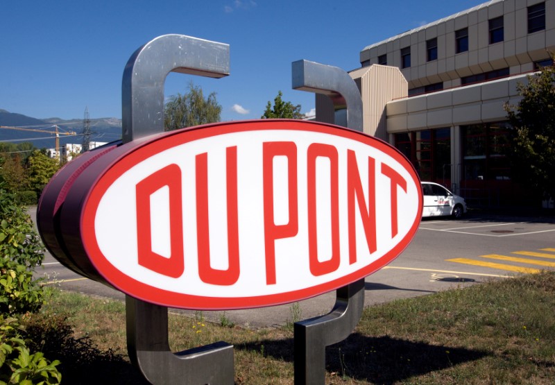 © Reuters. FILE PHOTO: A DuPont logo is pictured on the research center in Meyrin near Geneva