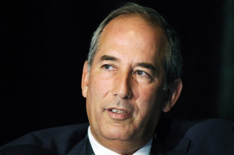 © Reuters. File photo:  Glocer speaks at the TD Securities Telecom and Media Forum in Toronto