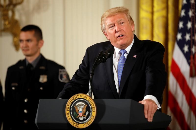 © Reuters. U.S. President Trump speaks during a ceremony at the White House in Washington recognizing the first responders to the June 14 shooting involving Congressman Scalise