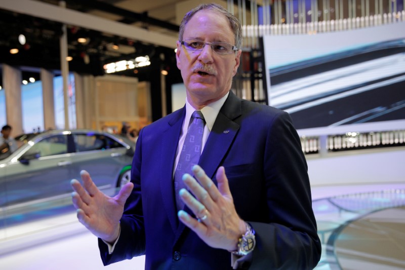 © Reuters. Cadillac President Johan de Nysschen speaks to reporters during Auto China 2016 auto show in Beijing