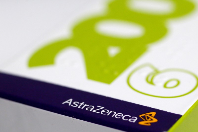© Reuters. FILE PHOTO: The logo of AstraZeneca is seen on a medication package at a pharmacy in London