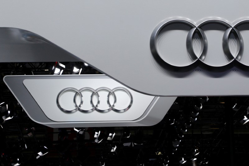 © Reuters. FILE PHOTO - The logo of Audi is pictured at the Auto China 2016 auto show in Beijing