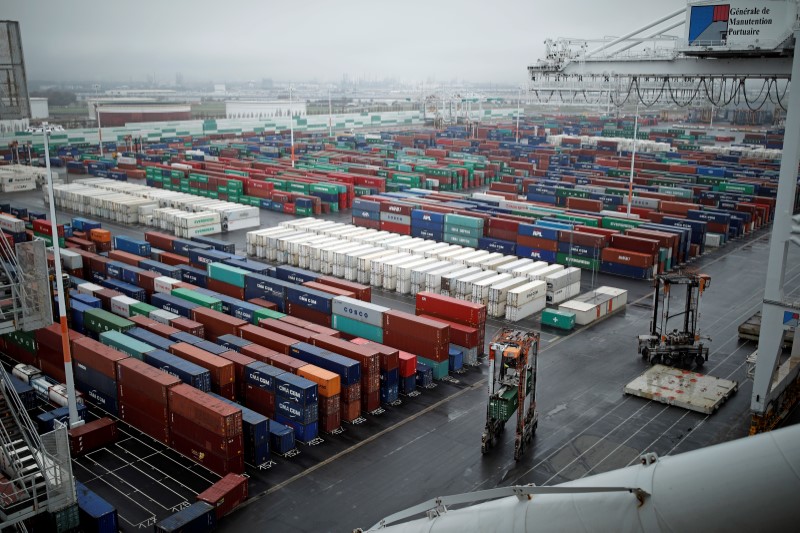 © Reuters. Shipping containers sit stacked at the Port 2000 terminal in the Port of Le Havre