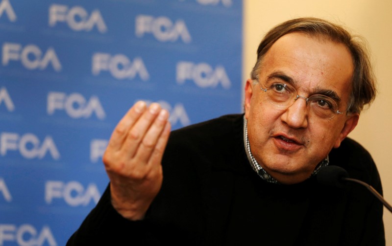 © Reuters. FILE PHOTO: Fiat Chrysler CEO Marchionne answers questions from the media during the FCA Investors Day in Auburn Hills