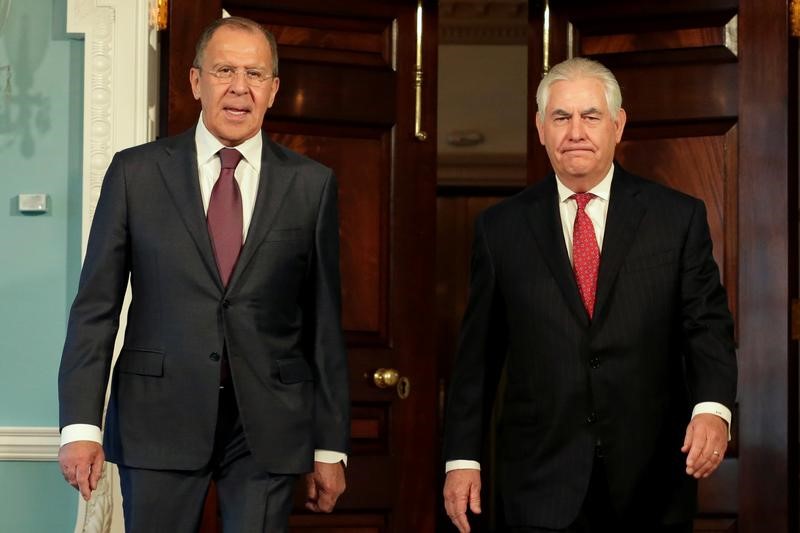 © Reuters. وزارة: لافروف أبلغ تيلرسون باستعداد روسيا للتعاون مع أمريكا