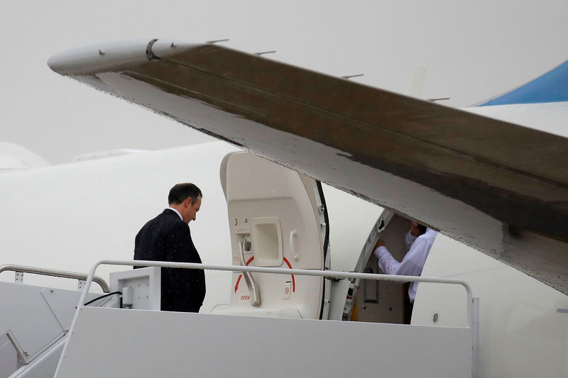 © Reuters. White House Chief of Staff Reince Priebus boards Air Force One to travel with U.S. President Donald Trump to Ronkonkoma, New York from Joint Base Andrews, Maryland, U.S.