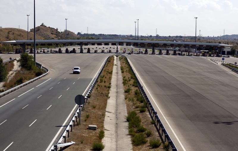 © Reuters. España asume el control y mantenimiento de 8 autopistas quebradas