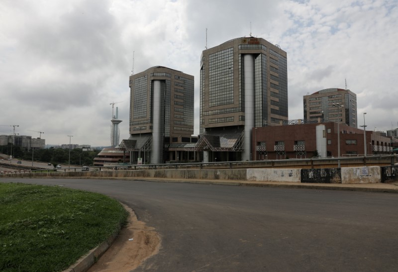 © Reuters. Nigerian National Petroleum Corporation headquarters are seen in Abuja