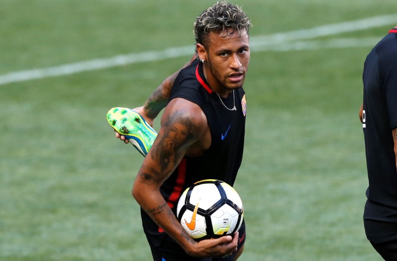 © Reuters. Football Soccer - Barcelona training - Neymar