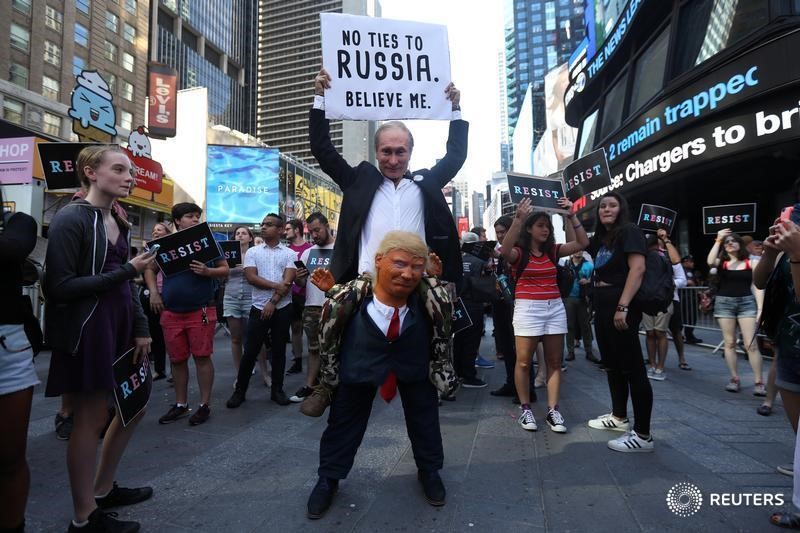 © Reuters. A participant dressed as both Russia's President Putin and U.S. President Trump attends a protest against Trump's announcement that he plans to reinstate a ban on transgender individuals from serving in any capacity in the U.S. military, in New York