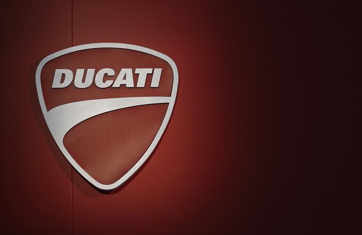 © Reuters. LA FAMILLE BENETTON EN LICE POUR LE RACHAT DE DUCATI