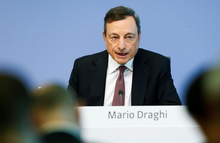 © Reuters. European Central Bank (ECB) President Mario Draghi addresses a news conference at the ECB headquarters in Frankfurt