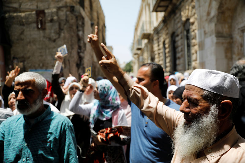© Reuters. نادي الأسير: إسرائيل تعتقل 42 فلسطينيا في الأراضي الفلسطينية