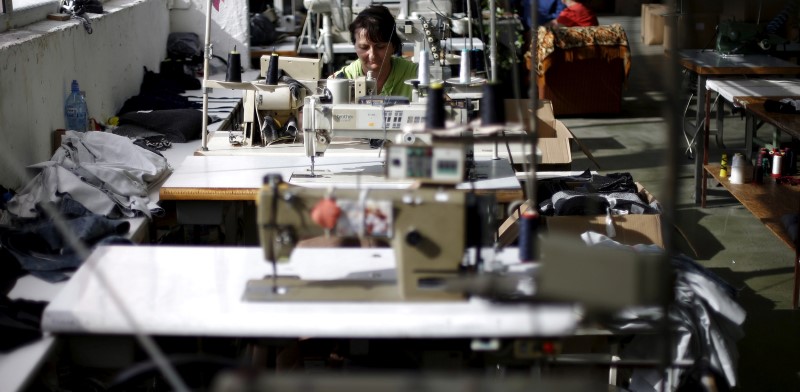 © Reuters. FILE PHOTO: An employee sews while working in a factory in the city of Blagoevgrad, Bulgaria