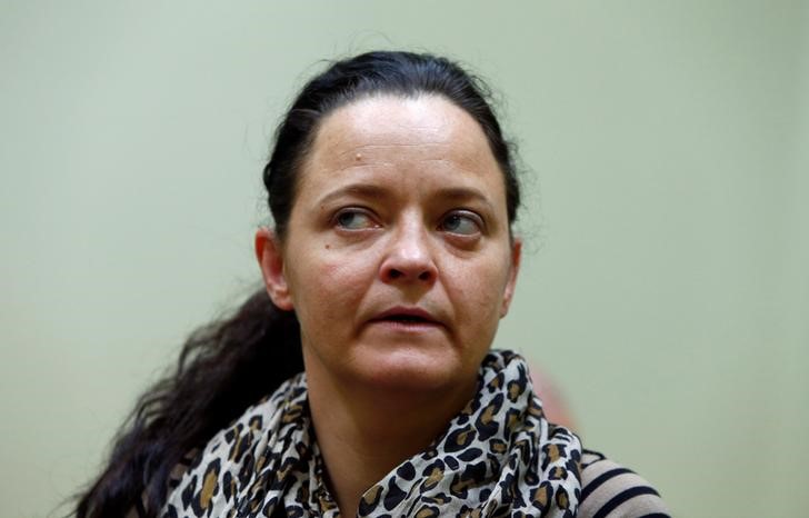 © Reuters. Defendant Beate Zschaepe, accused of helping to found a neo-Nazi cell, arrives for the continuation of her trial at a courtroom in Munich