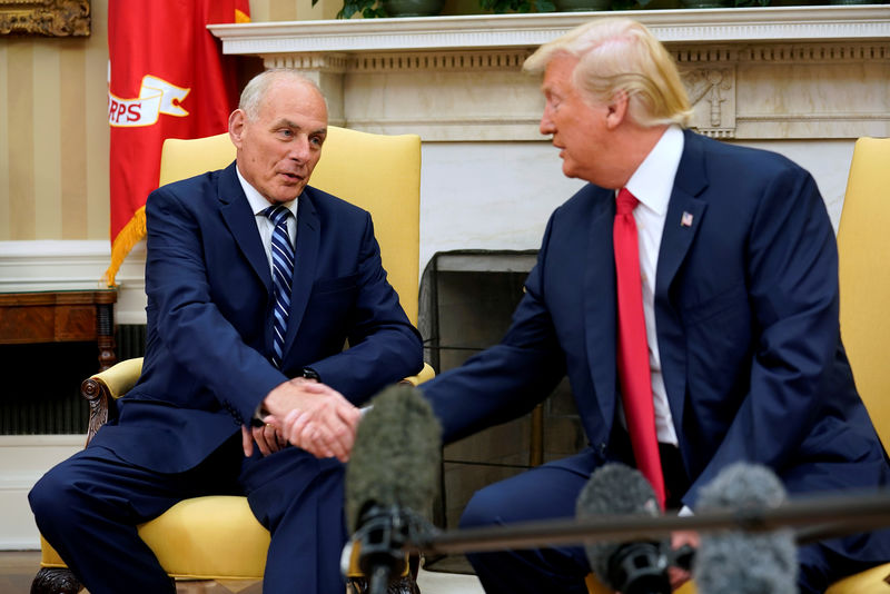 © Reuters. Presidente dos Estados Unidos, Donald Trump, e novo chefe de gabinete da Casa Branca, John Kelly, no Salão Oval, em Washington