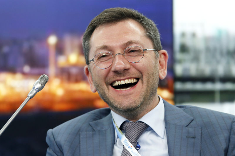 © Reuters. FILE PHOTO - Russian businessman Boris Vainzikher attends a session at the St. Petersburg International Economic Forum 2014 in St. Petersburg