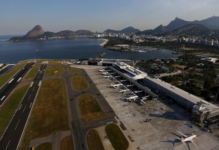 © Reuters. Vista aérea do aeroporto Santos Dumont, no Rio de Janeiro