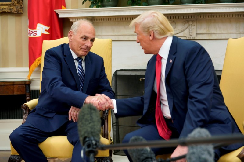 © Reuters. U.S. President Donald Trump shakes hands with John Kelly after he was sworn in as White House Chief of Staff in the Oval Office of the White House in Washington