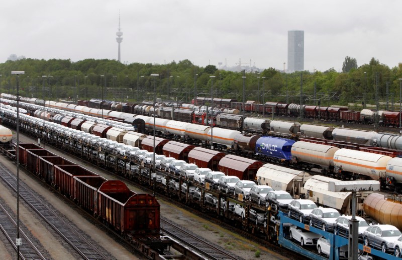 © Reuters. FILE PHOTO: Cargo wagons are parked at train station in Munich