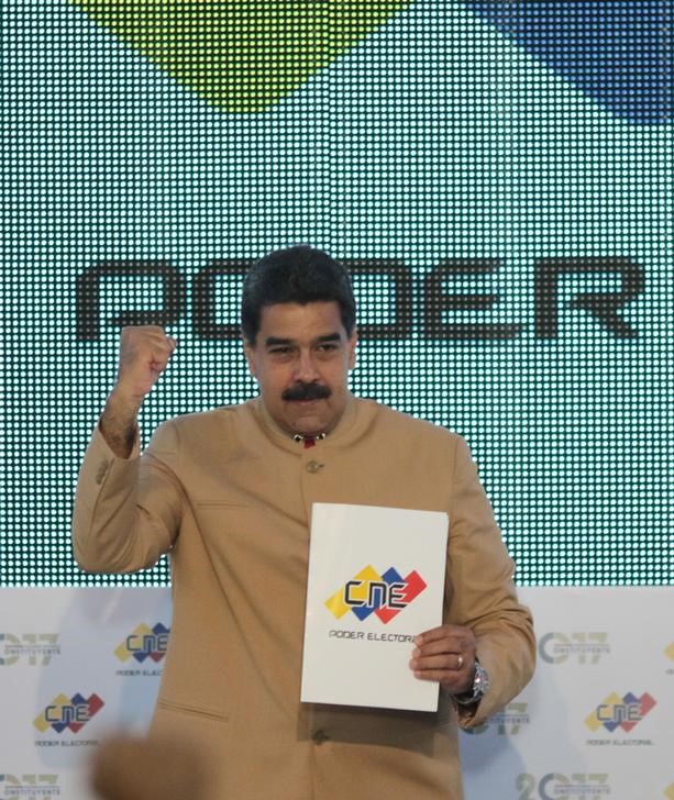 © Reuters. الرئيس الفنزويلي يسخر من ترامب بعد فرض عقوبات أمريكية عليه